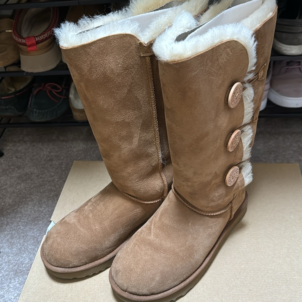 Ugg Three Button - image 2